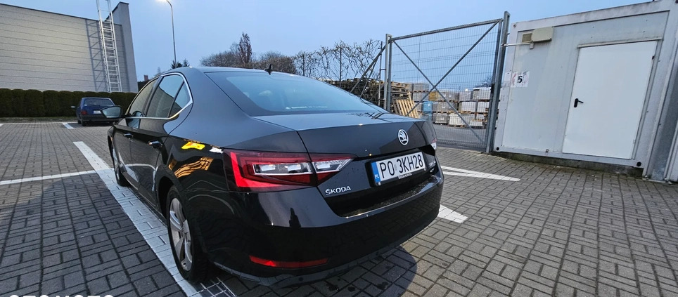 Skoda Superb cena 87900 przebieg: 197600, rok produkcji 2019 z Kołobrzeg małe 436